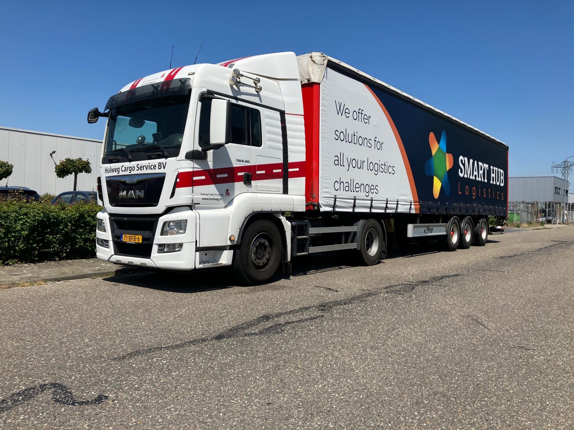 SHL-truck from Holweg seals the good collaboration